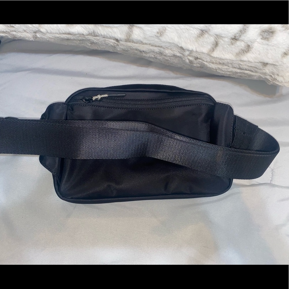NWT LULULEMON EVERYWHERE BELT BAG - Picture 5 of 17
